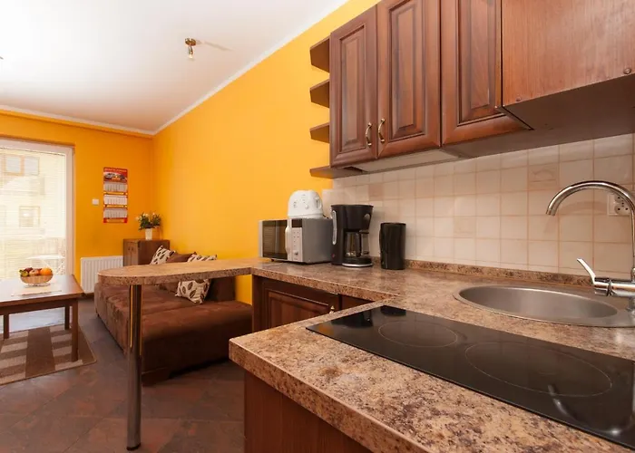 Center Iii By Renters Apartman *